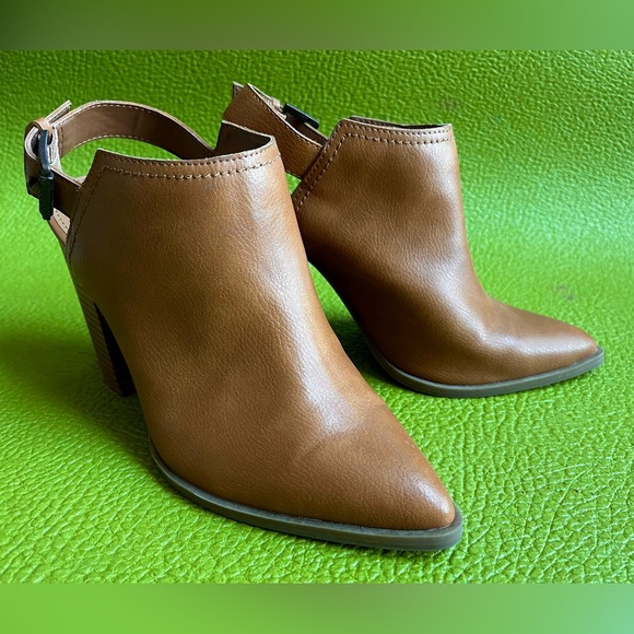 a.n.a a new approach pointed toe heeled booties size 7 - Picture 2 of 6